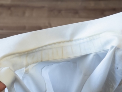 Quelles solutions pour enlever les taches de transpiration sur les vêtements ?